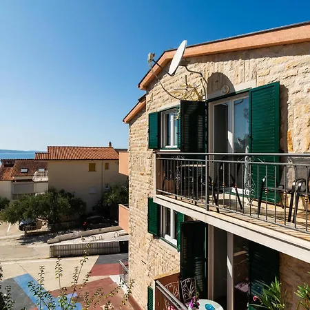 شقة In With House Sea View